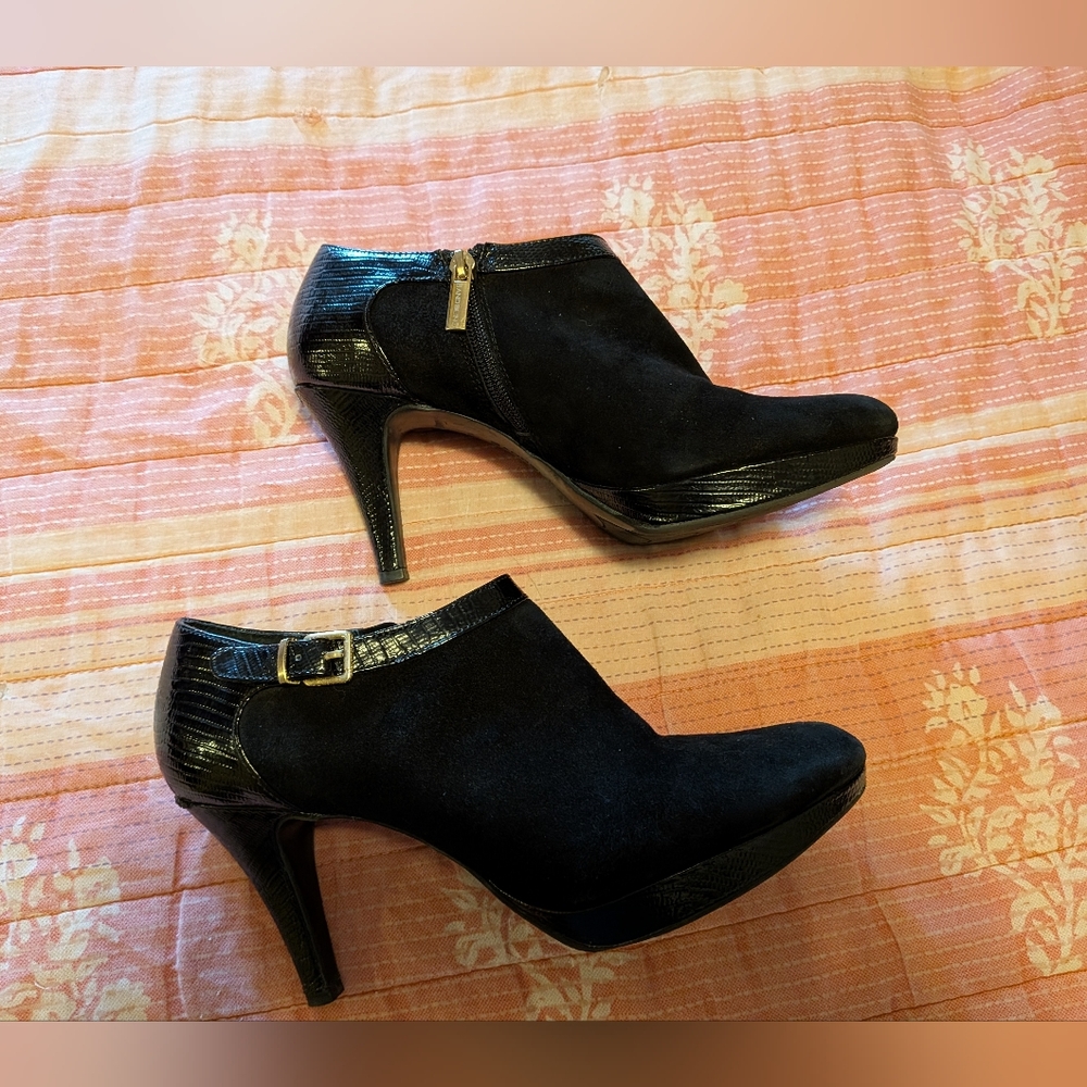 Black Bandolino Ankle Boots With Gold Buckle